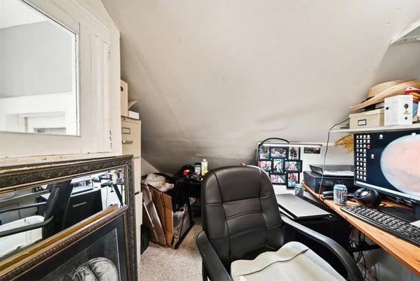 Home Office, Interior