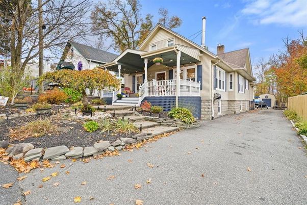 Exterior, Facade, Queen Anne Victorian