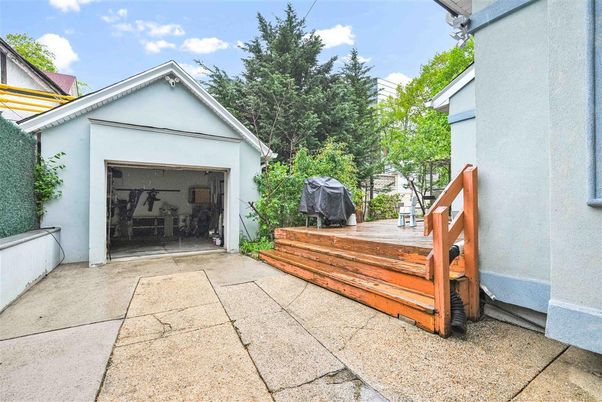 Detached Garage, Exterior