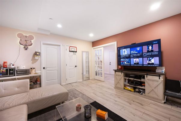 Interior, Living room, Recessed Lighting, Wood Texture Flooring