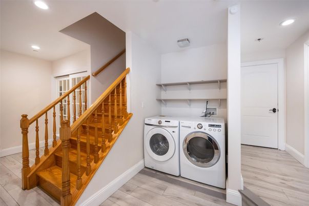 Interior, Recessed Lighting, Washer, Wood Texture Flooring