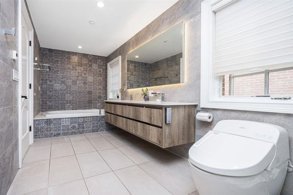 Bathroom, Interior, Recessed Lighting