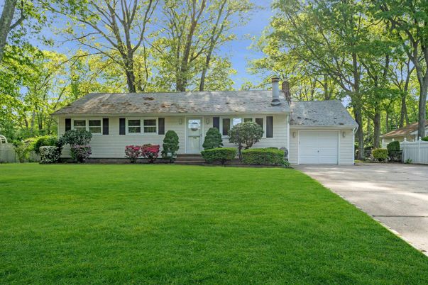 Attached, Exterior, Facade, Cape Cod