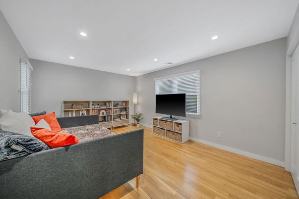 Interior, Living room, Recessed Lighting, Wood Texture Flooring