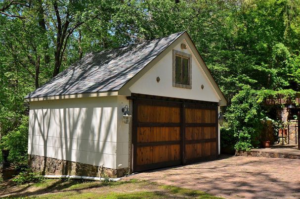 Detached Garage, Exterior