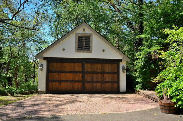 Detached Garage, Exterior