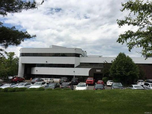Exterior, Facade, Modern