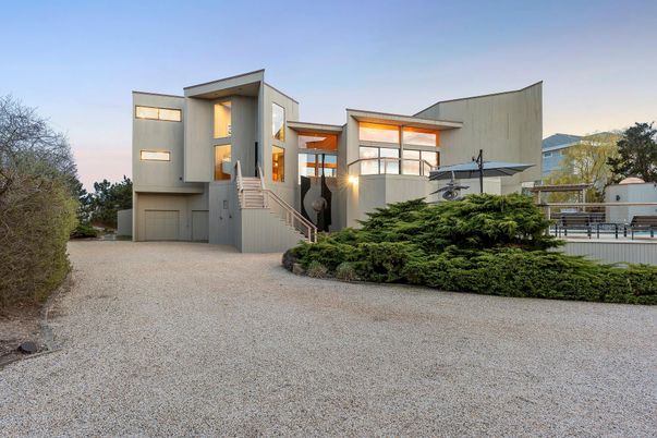 Backyard, Exterior, Facade, Modern