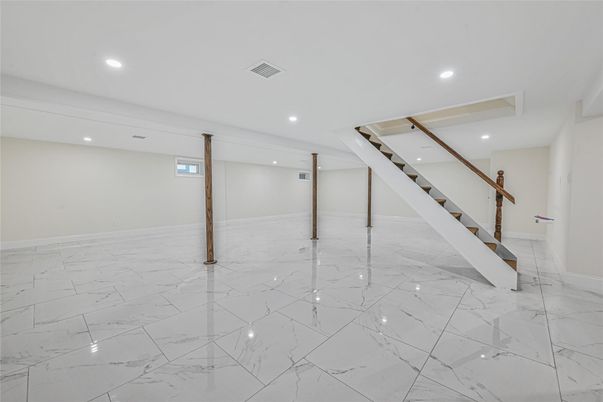 Empty room, Interior, Marble, Recessed Lighting