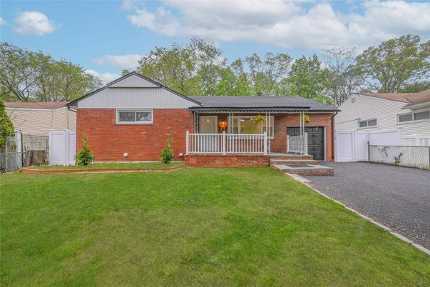 Attached, Exterior, Facade, Brick Facade, Ranch