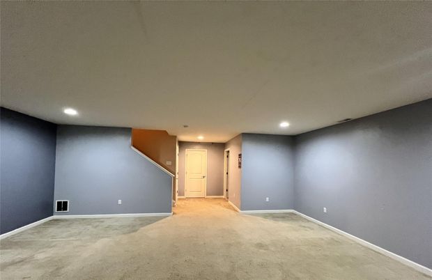 Empty room, Interior, Recessed Lighting