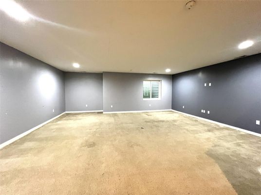 Empty room, Interior, Recessed Lighting