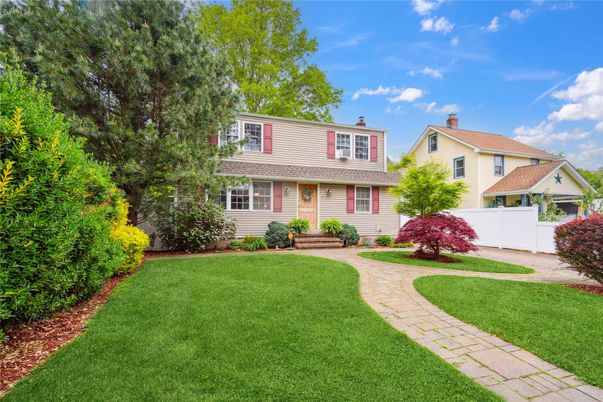 Backyard, Exterior, Facade, Split Level