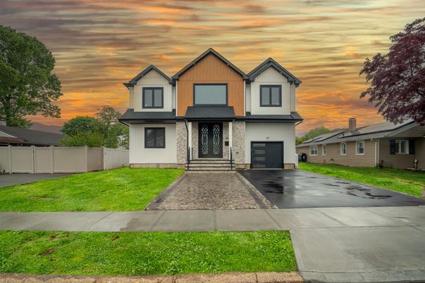 Attached, Exterior, Facade, Farmhouse
