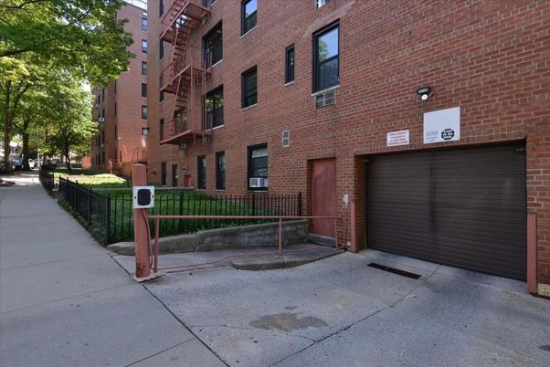 Attached, Exterior, Facade, Brick Facade, Rowhouse