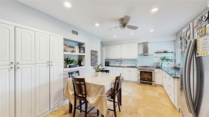 Dining room, Interior, Kitchen, Recessed Lighting, Stainless Steel Appliances