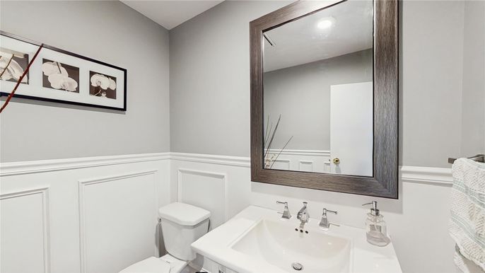 Bathroom, Interior, Recessed Lighting