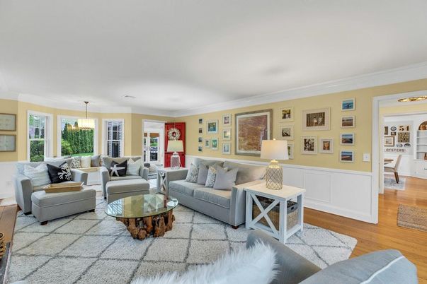 Interior, Living room, Pendant Lights, Wood Texture Flooring