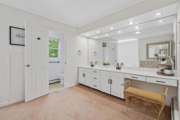 Bathroom, Dual Sink Vanities, Interior, Recessed Lighting