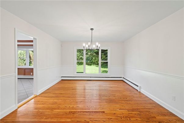 Empty room, Interior, Pendant Lights, Wood Texture Flooring