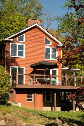 Exterior, Facade, Log Home
