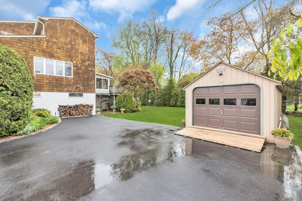 Detached Garage, Exterior