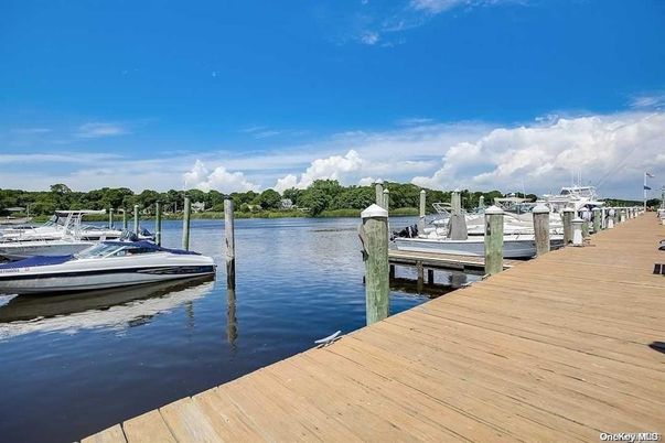 Exterior, Lake