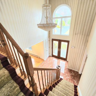 Chandelier, Interior