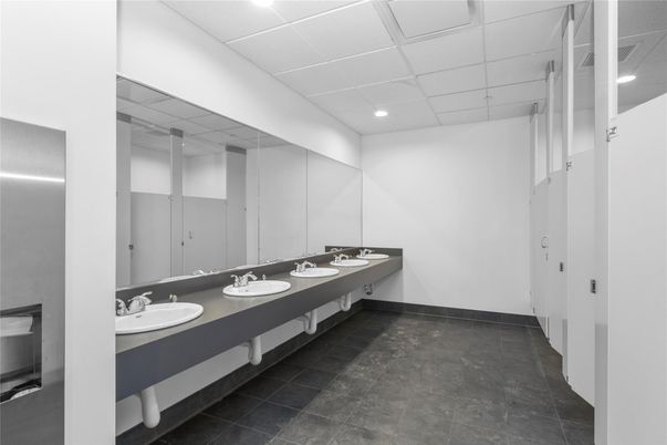 Bathroom, Dual Sink Vanities, Interior, Recessed Lighting
