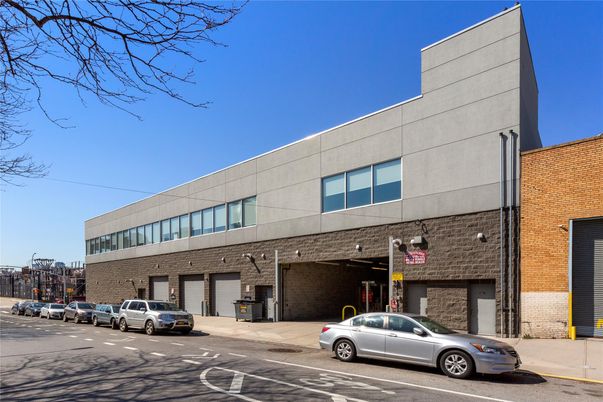 Exterior, Facade, Brick Facade, Highrise