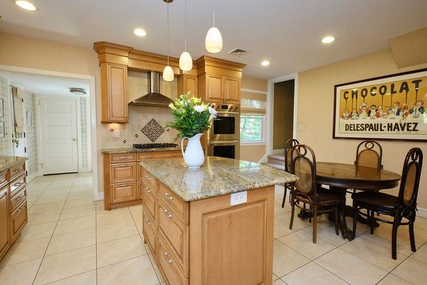 Dining room, Interior, Kitchen, Pendant Lights, Recessed Lighting, Stainless Steel Appliances