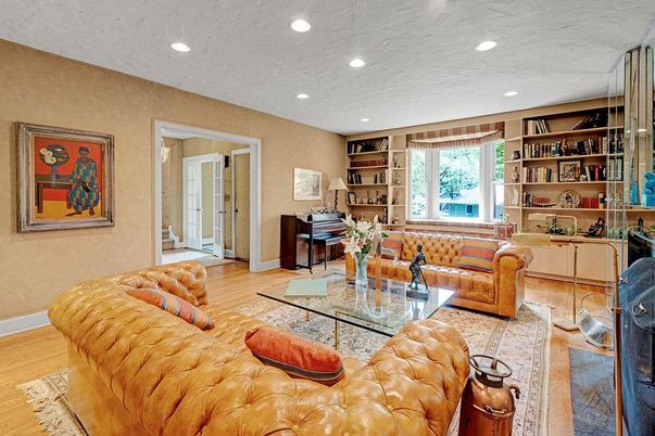 Interior, Living room, Piano, Recessed Lighting, Wood Texture Flooring