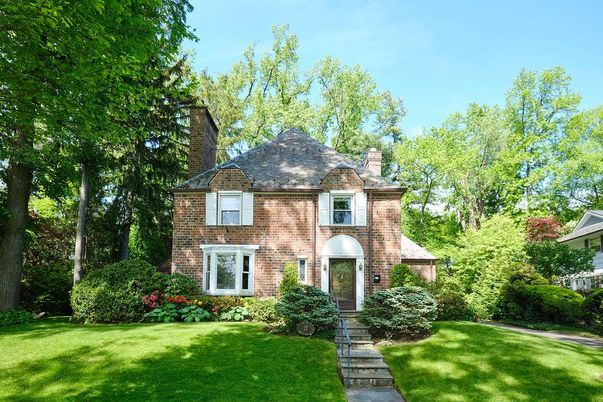 Backyard, Exterior, Facade, Brick Facade, French Provincial
