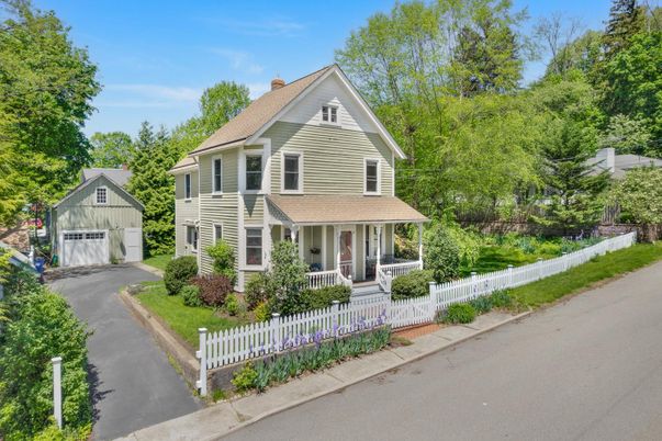 Exterior, Facade, Queen Anne Victorian