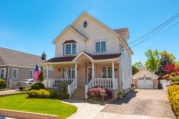 Detached Garage, Exterior, Facade, Queen Anne Victorian