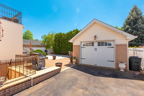 Detached Garage, Exterior