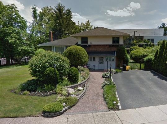 Exterior, Facade, Split Level