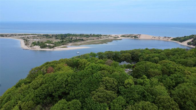 Exterior, Lake