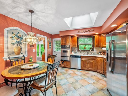 Dining room, Interior, Kitchen, Pendant Lights, Stainless Steel Appliances