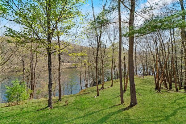 Exterior, Lake