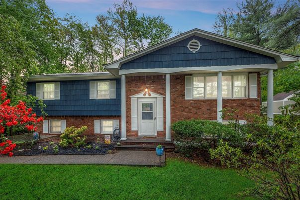 Exterior, Facade, Brick Facade, Split Level