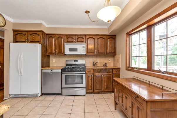 Interior, Kitchen, Pendant Lights, Tile Countertops