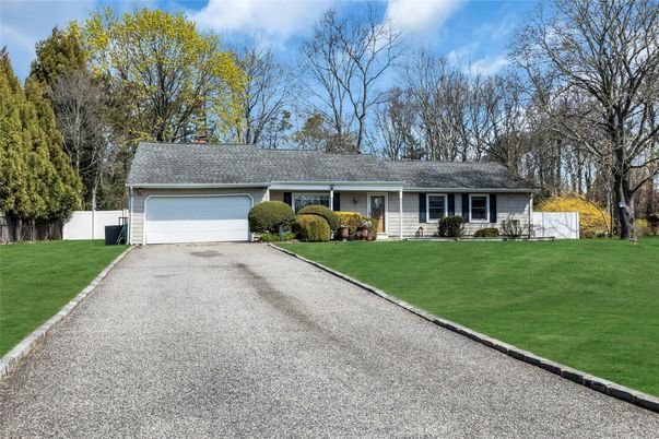 Attached, Exterior, Facade, Ranch