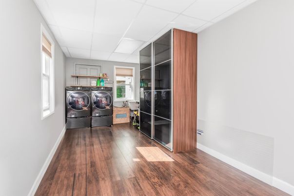 Interior, Washer, Wood Texture Flooring