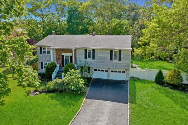 Attached, Exterior, Facade, Brick Facade, Raised Ranch