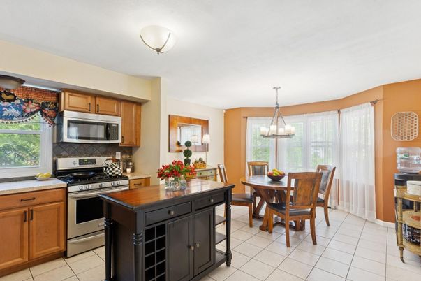 Dining room, Interior, Kitchen, Pendant Lights, Stainless Steel Appliances