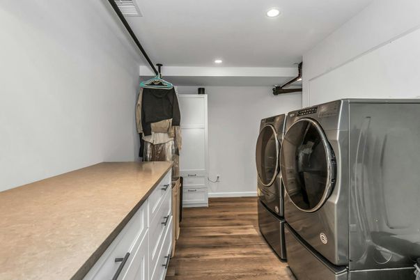 Interior, Recessed Lighting, Washer, Wood Texture Flooring