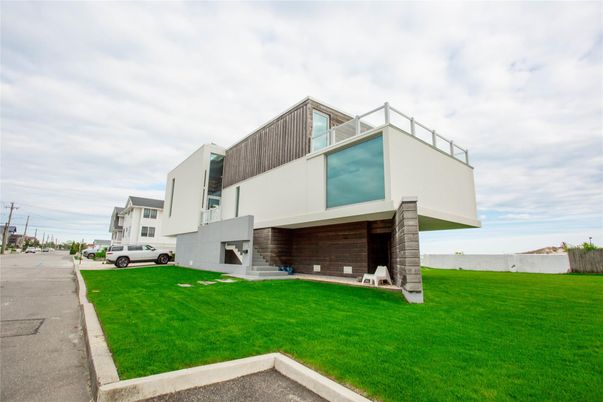 Backyard, Exterior, Facade, Modern