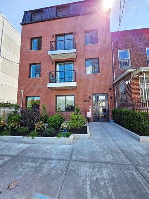 Exterior, Facade, Brick Facade, Rowhouse