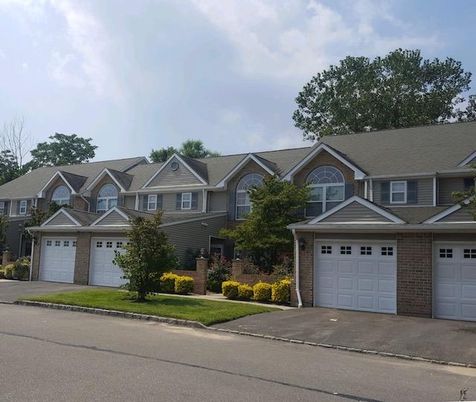 Attached, Exterior, Facade, Rowhouse
